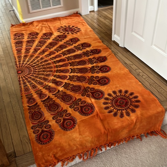 Orange tapestry - Picture 6 of 7